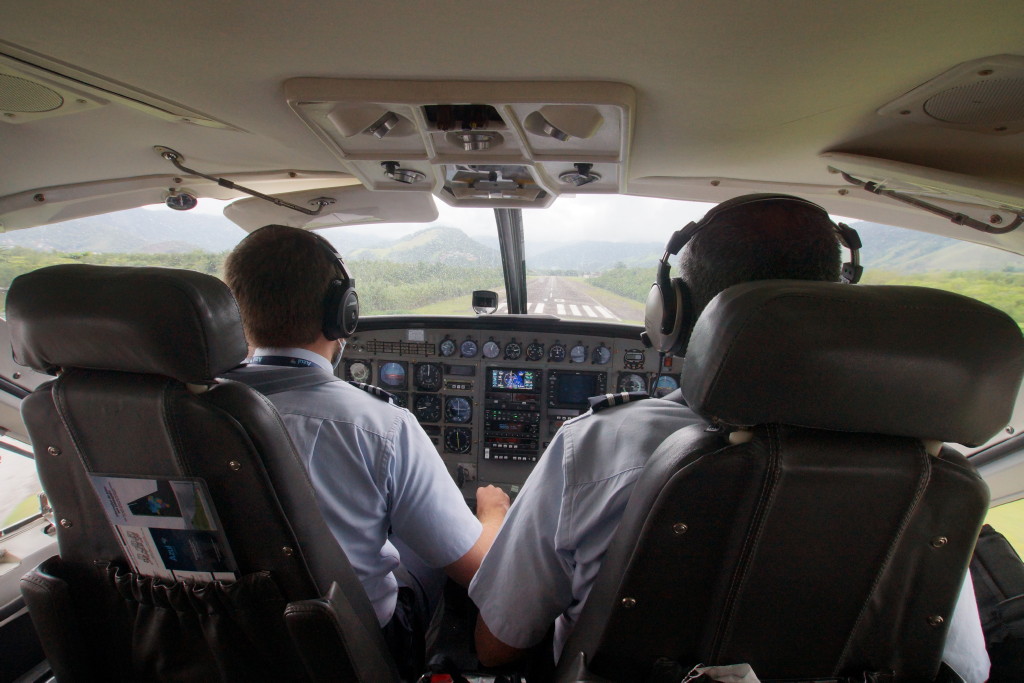 Pilotos em um Cessna Caravan da Azul Conecta (foto: Daniel R.Carneiro / DRC Imagem)