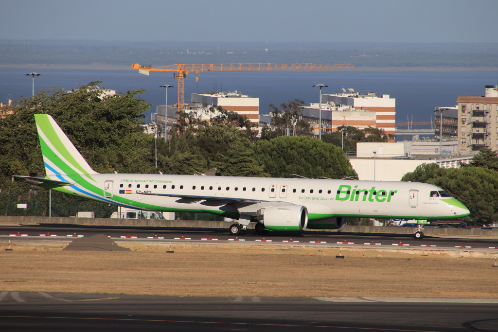 Embraer E2 da Binter em Lisboa (foto: Daniel R.Carneiro / DRC Imagem)