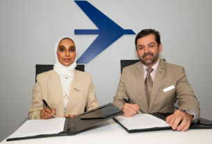 Representantes da Strata e Embraer