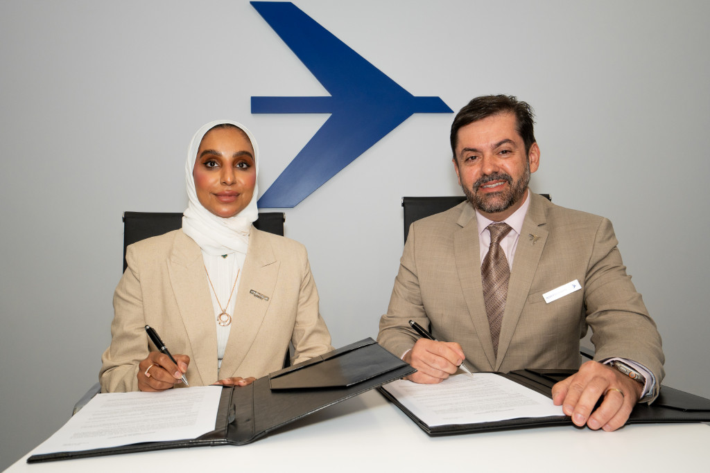 Representantes da Strata e Embraer