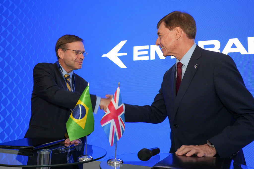 Representantes da EMBRAER e BIST