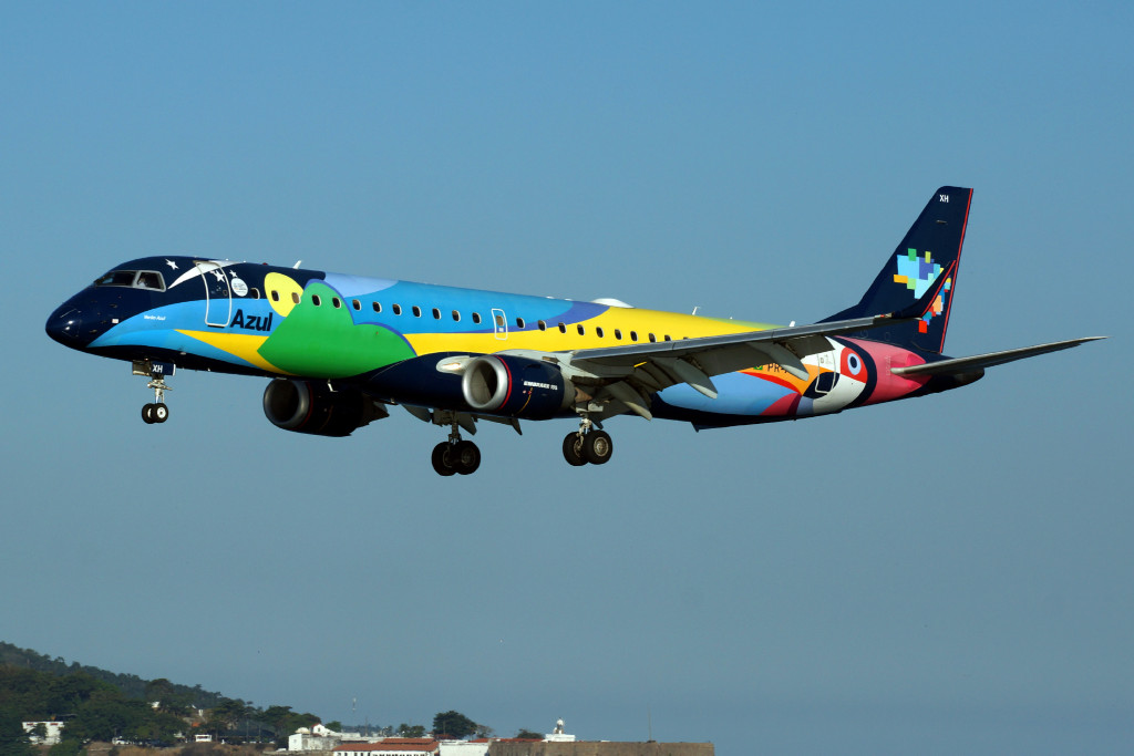 Embraer 195 "Verão Azul" da Azul (foto: Daniel R.Carneiro / DRC Imagem)