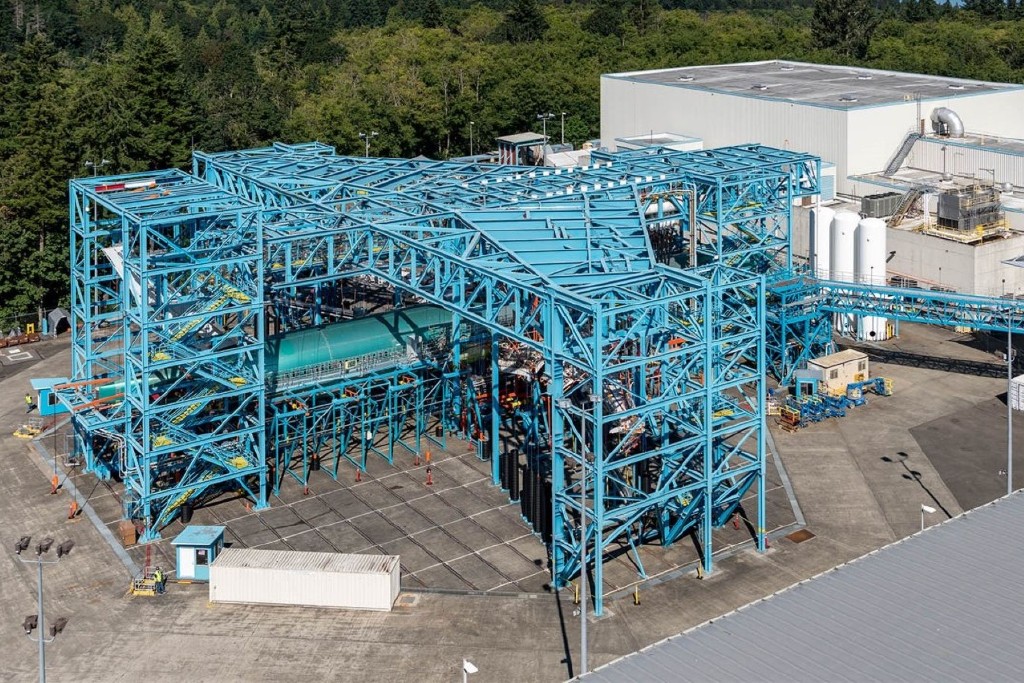 Teste de fadiga estrutural do Boeing 777-9 (foto: Patrick Rodwell / Boeing)