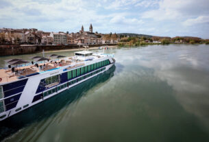 Navio fluvial AMA Cello