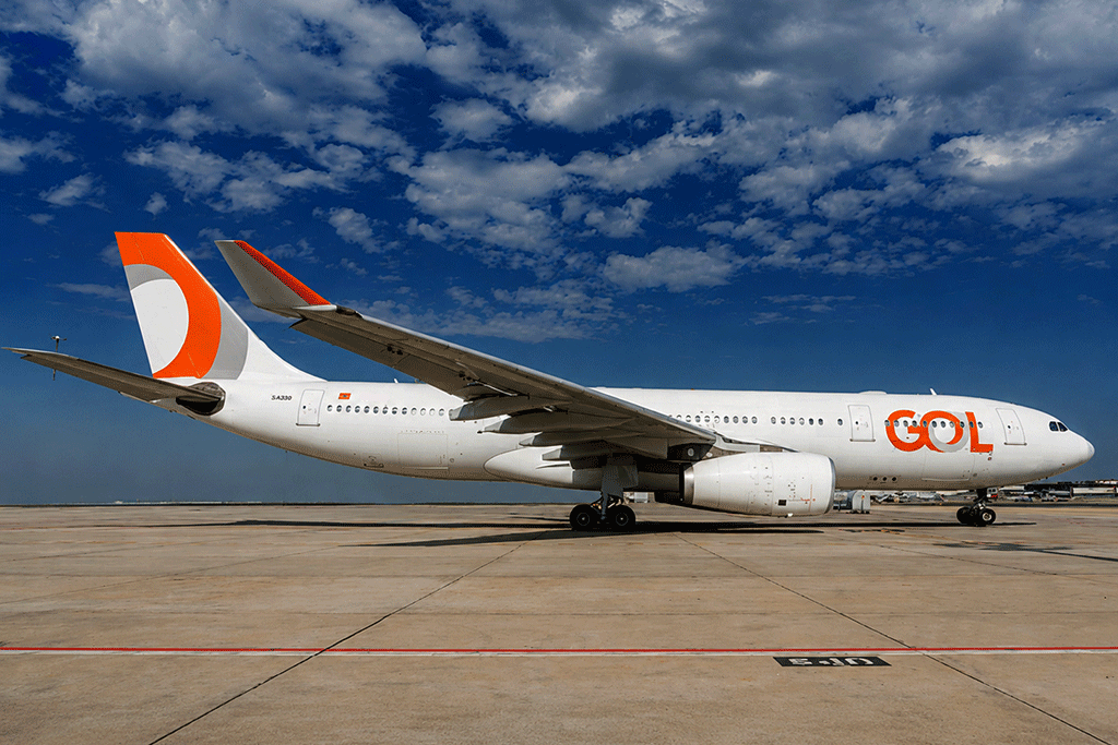 Airbus A330-200 da Wamos Air nas cores da GOL