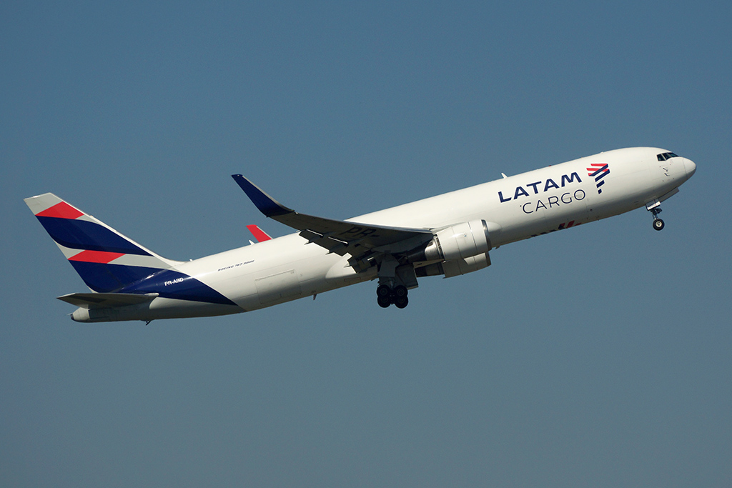 Boeing 767-300 da LATAM Cargo (foto: Daniel R.Carneiro / DRC Imagem)