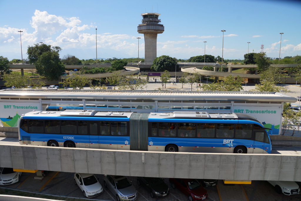 Galeão - Torre e BRT (foto: Daniel R.Carneiro / DRC Imagem)