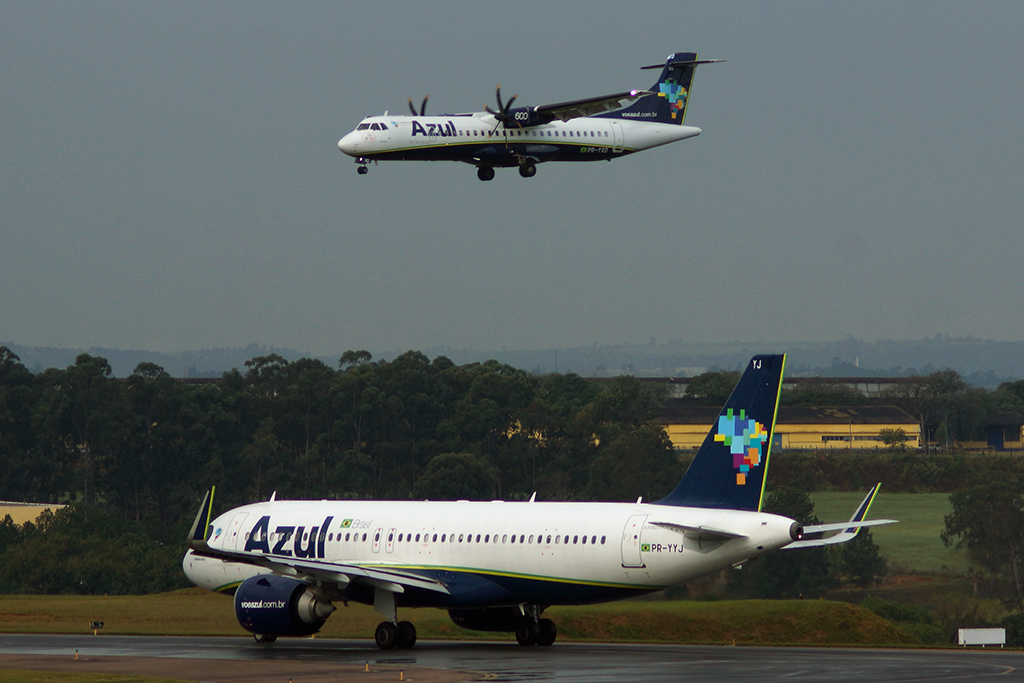 Aviões da Azul em Viracopos (foto: Daniel R.Carneiro / DRC Imagem)