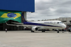 Roll-out do protótipo do E190 (foto: Daniel R.Carneiro / DRC Imagem)