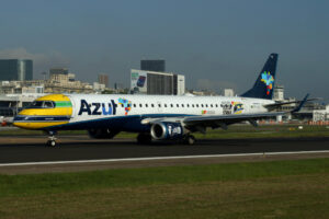 E195 da Azul Linhas Aéreas homenageando Ayrton Senna (foto: Daniel R.Carneiro / DRC Imagem)