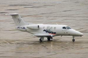 Jato executivo Phenom 100 (foto: Daniel R.Carneiro / DRC Imagem)