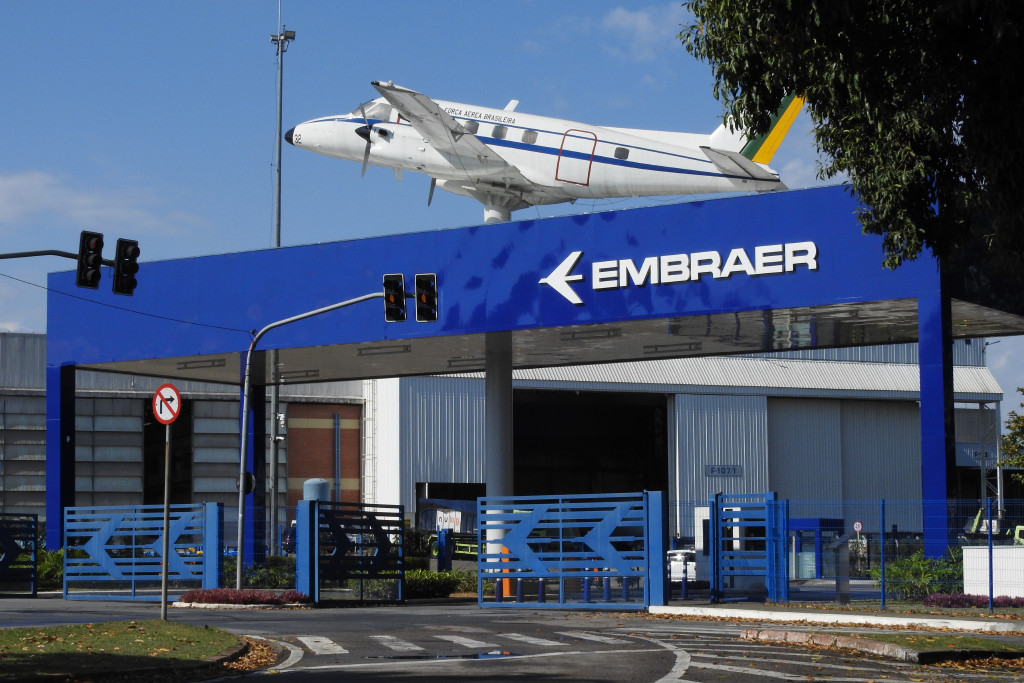 Entrada da Embraer em São José dos Campos (foto: Daniel R.Carneiro / DRC Imagem)
