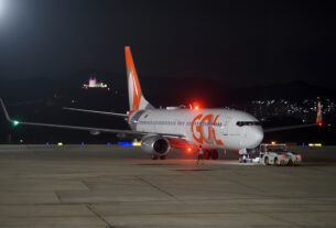 Foto: Boeing 737-800 da GOL em pushback no Galeão (foto: Daniel R.Carneiro / DRC Imagem)