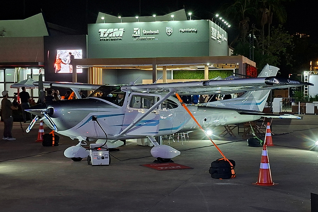 Cessna T182 (foto: Daniel R.Carneiro / DRC Imagem)