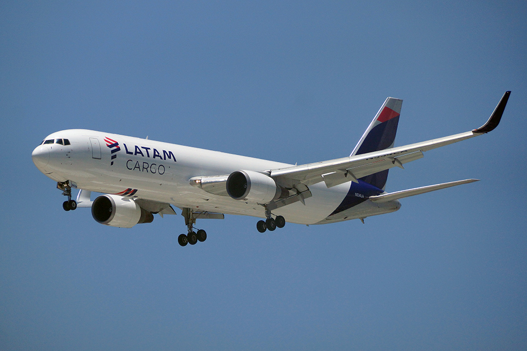 Boeing 767-300F da LATAM (foto: Daniel R.Carneiro / DRC Imagem)