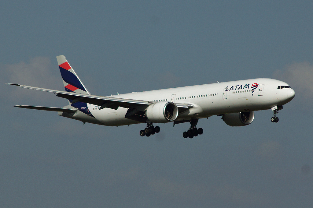 Boeing 777-300 da LATAM (foto: Daniel R.Carneiro / DRC Imagem)