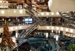 Átrio de um navio da MSC decorado para o Natal (foto: Daniel R.Carneiro / DRC Imagens)