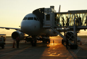 Airbus A319 no aeroporto Santos-Dumont, Rio de Janeiro (foto: Daniel R.Carneiro / DRC Imagem)