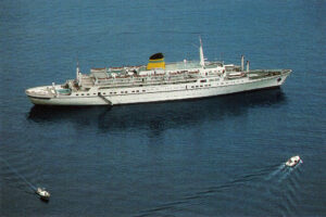 Funchal (reprodução de cartão postal - Classic International Cruises)