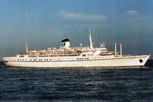 Funchal (reprodução de cartão postal - Classic International Cruises)