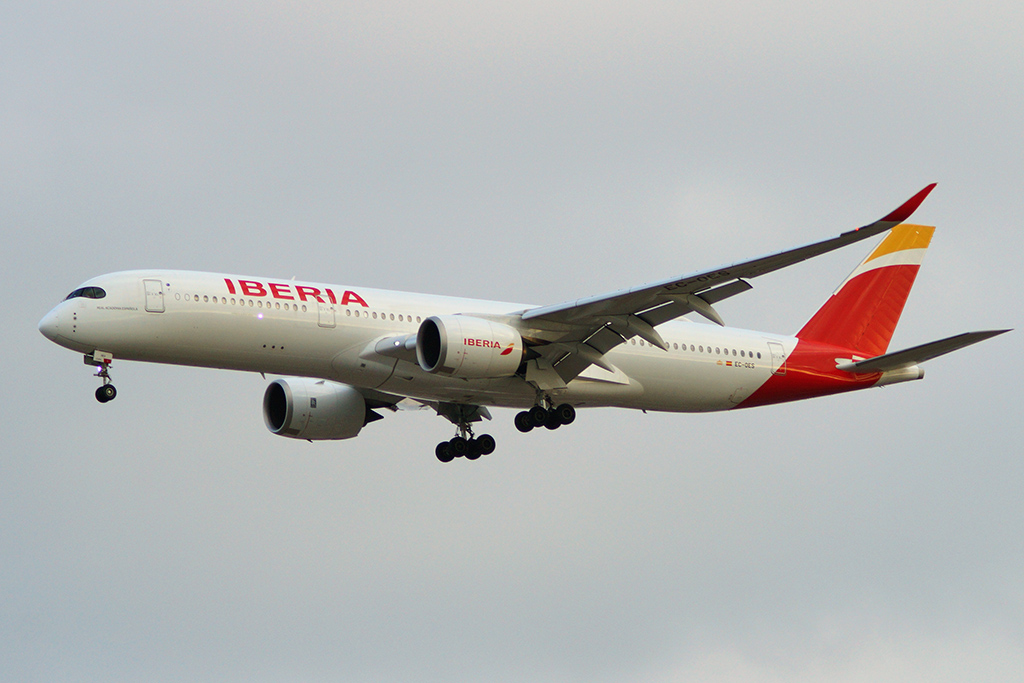 Airbus A350-900 da Iberia pousando em Guarulhos (foto: Daniel R.Carneiro / DRC Imagem)