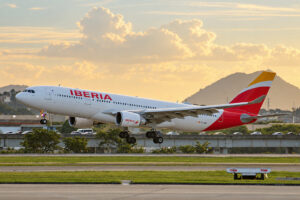 Airbus A330-200 da Iberia no Galeão, Rio de Janeiro (foto: Daniel R.Carneiro / DRC Imagem)