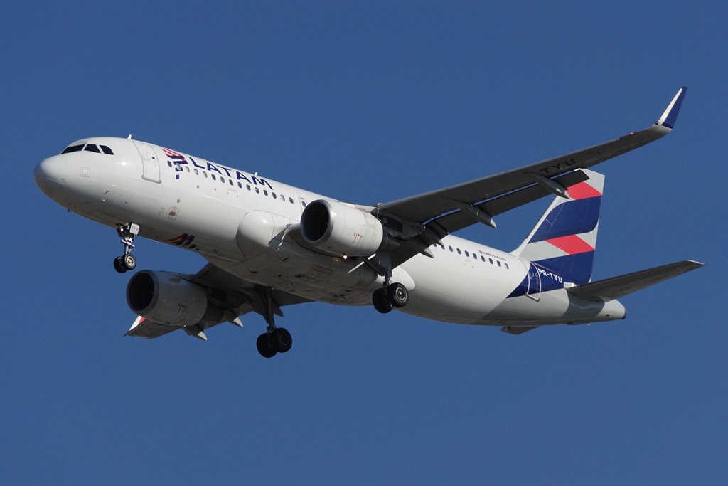 LATAM Airbus A320 (foto: Daniel R.Carneiro / DRC Imagem)