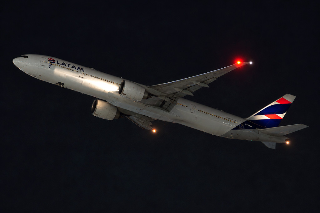 Boeing 777-300 da LATAM (foto: Daniel R.Carneiro / DRC Imagem)